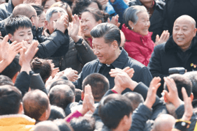 2018年2月12日，习近平在成都市郫都区战旗村考察