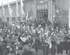1953年12月，北京市群众庆祝普选