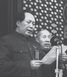 1949年10月1日,毛泽东向全世界庄严宣告:中华人民共和国中央人民政府成立了