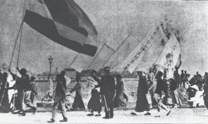 1919年5月4日,北京青年学生游行示威,抗议