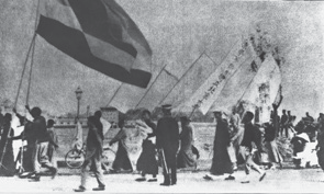 1919年5月4日,北京青年学生游行示威,抗议