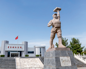 董存瑞像